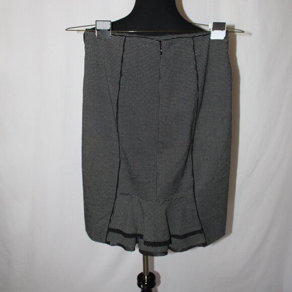 White House Black Market Dresses & Skirts - White House Black Market Polka Dot Pencil Skirt Size 6 Pre-Loved EUC Back Ruffle